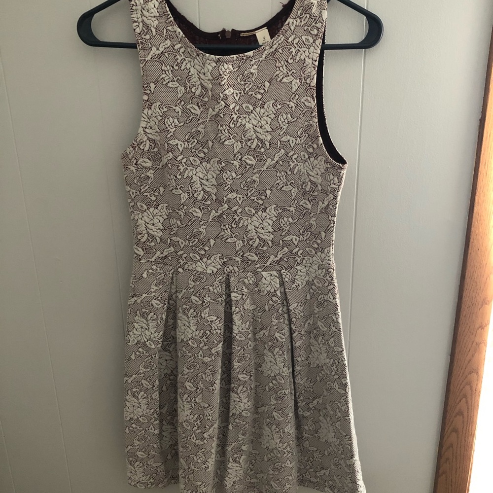 🌺 Floral dress with crotchet back panels